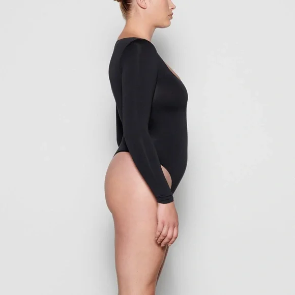 New Skims Essential Scoop Neck Long Sleeve Black Thong Bodysuit - Picture 3 of 10